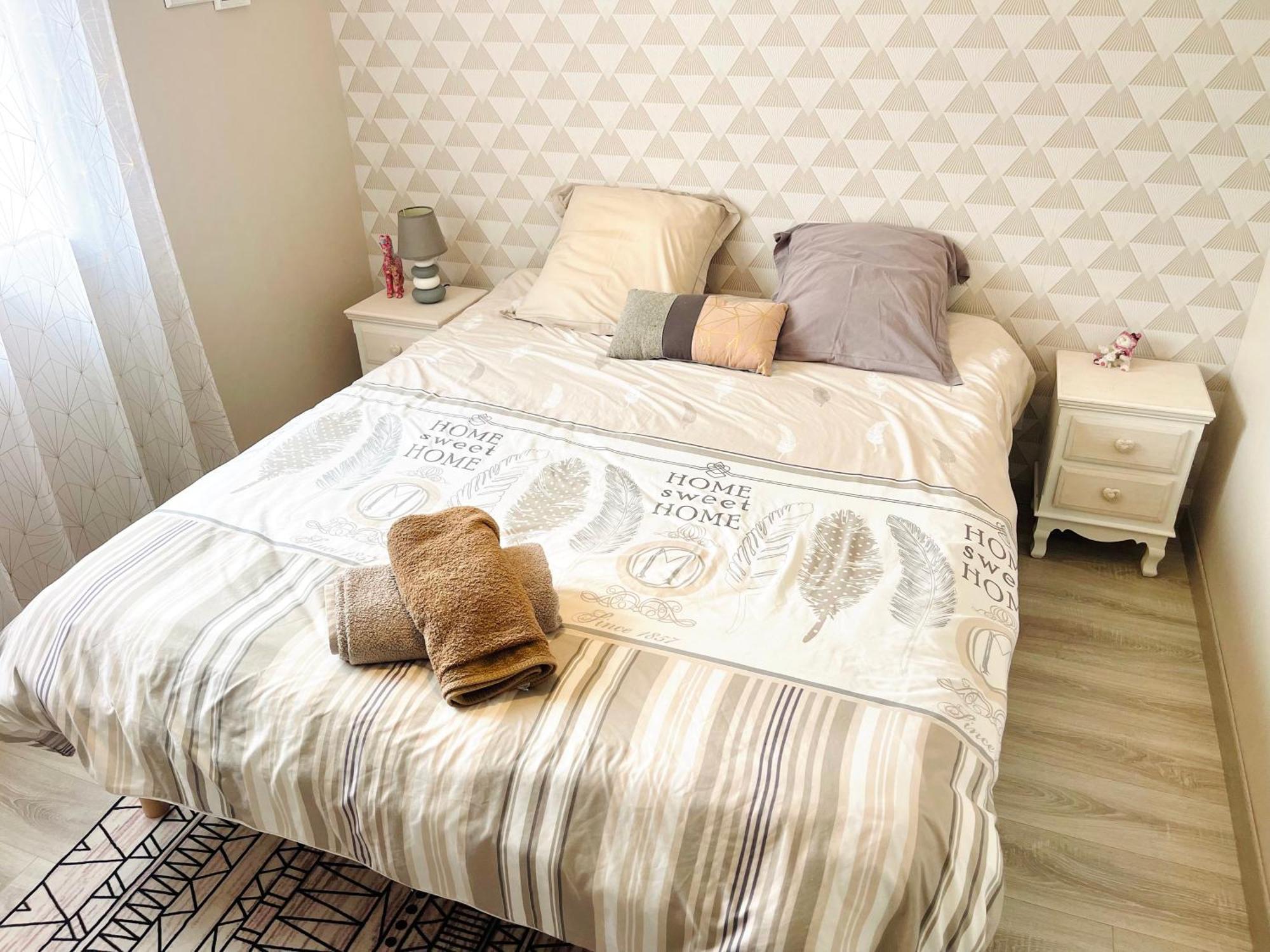 Petite Maison Au Calme Poupry Bagian luar foto